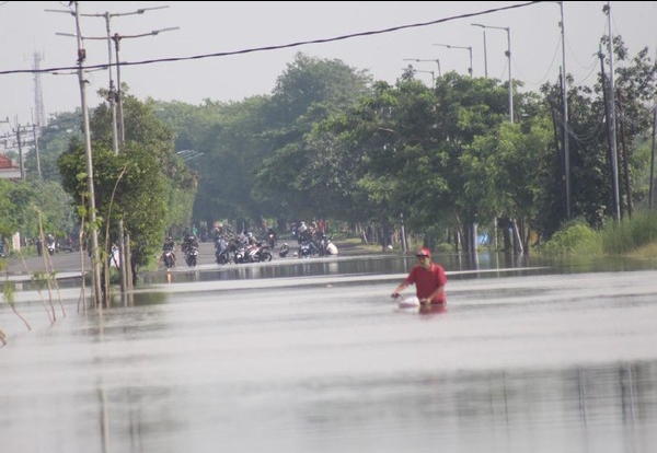 Bahaya, Jalan Dekat Lumpur Lapindo Banjir Parah, Jalan Macet Total