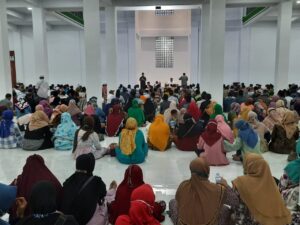 KH.Asep Rajin Berdoa Bersama Ribuan Jamaah agar Ibu Khofifah dan Gus Barra Jadi Pemimpin Nasional