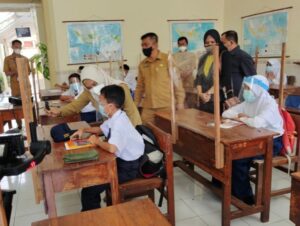 Ning Ita & DPRD Kota Mojokerto Sidak Pembelajaran Tatap Muka