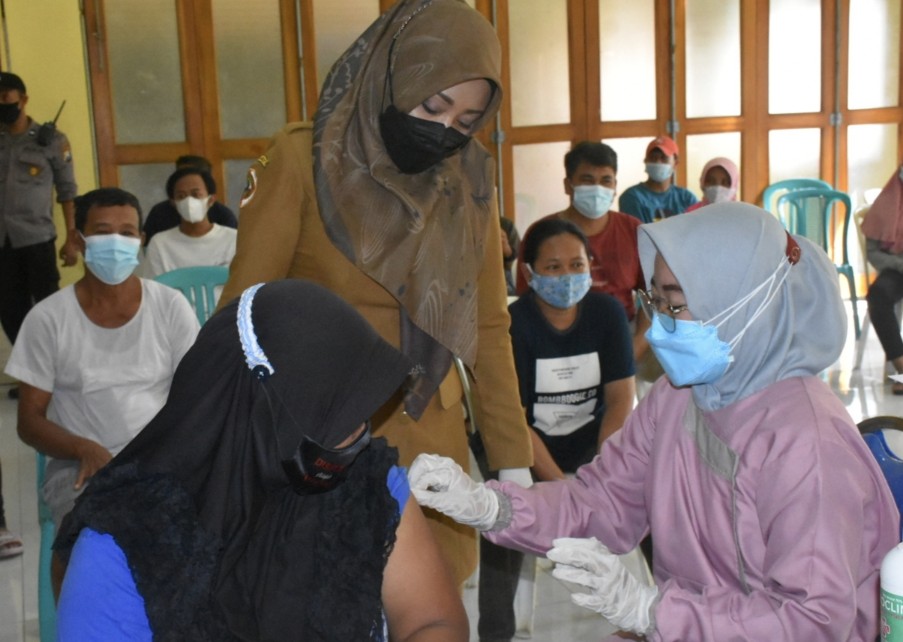 Bupati Mojokerto Pantau Vaksinasi Covid-19 Kecamatan Pacet dan Dlanggu