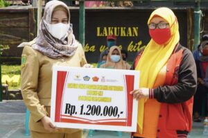 Wali Kota Mojokerto dan Mewakili Bupati Berikan Bantuan 10 M Untuk 10 Ribu PKL-Warung