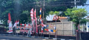 Putus Sekolah di Sidoarjo, Berjualan Bendera Demi Membantu Perekonomian Orang Tua