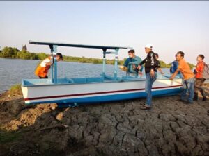 3 Kapal Hibah PPNS Sudah Dievakuasikan Di Wisata Bahari Tlocor