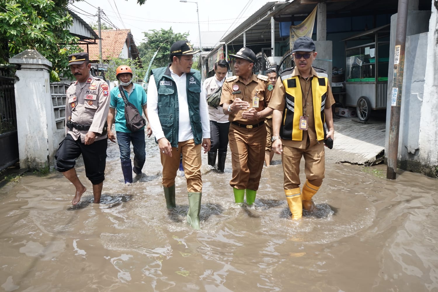 Pasca Angin Puting Beliung, Wabup Sidoarjo Sidak Korban Puting Beliung dan Banjir di wilayah Kecamatan Taman