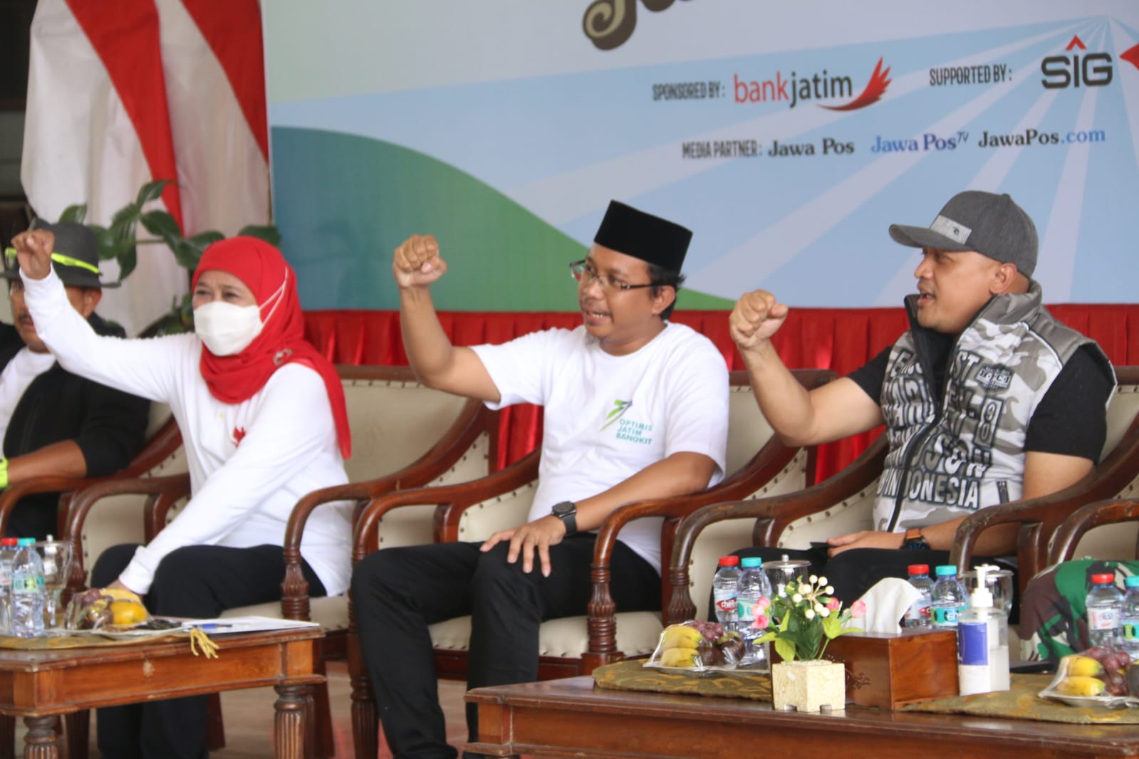 Gus Muhdlor Bersama Gubernur Khofifah Berangkatkan East Java VW dan Vespa Festival 2022