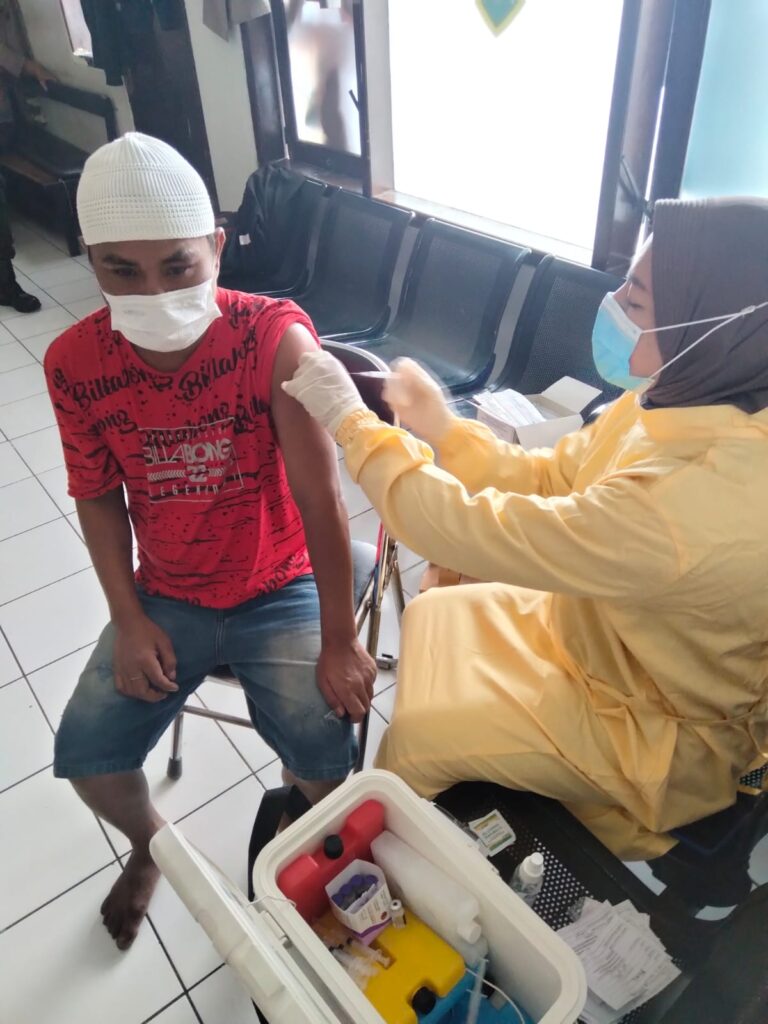 Optimalisasi Vaksinasi Covid-19 Polresta Malang Kota Berikan Vaksin Untuk Tahanan