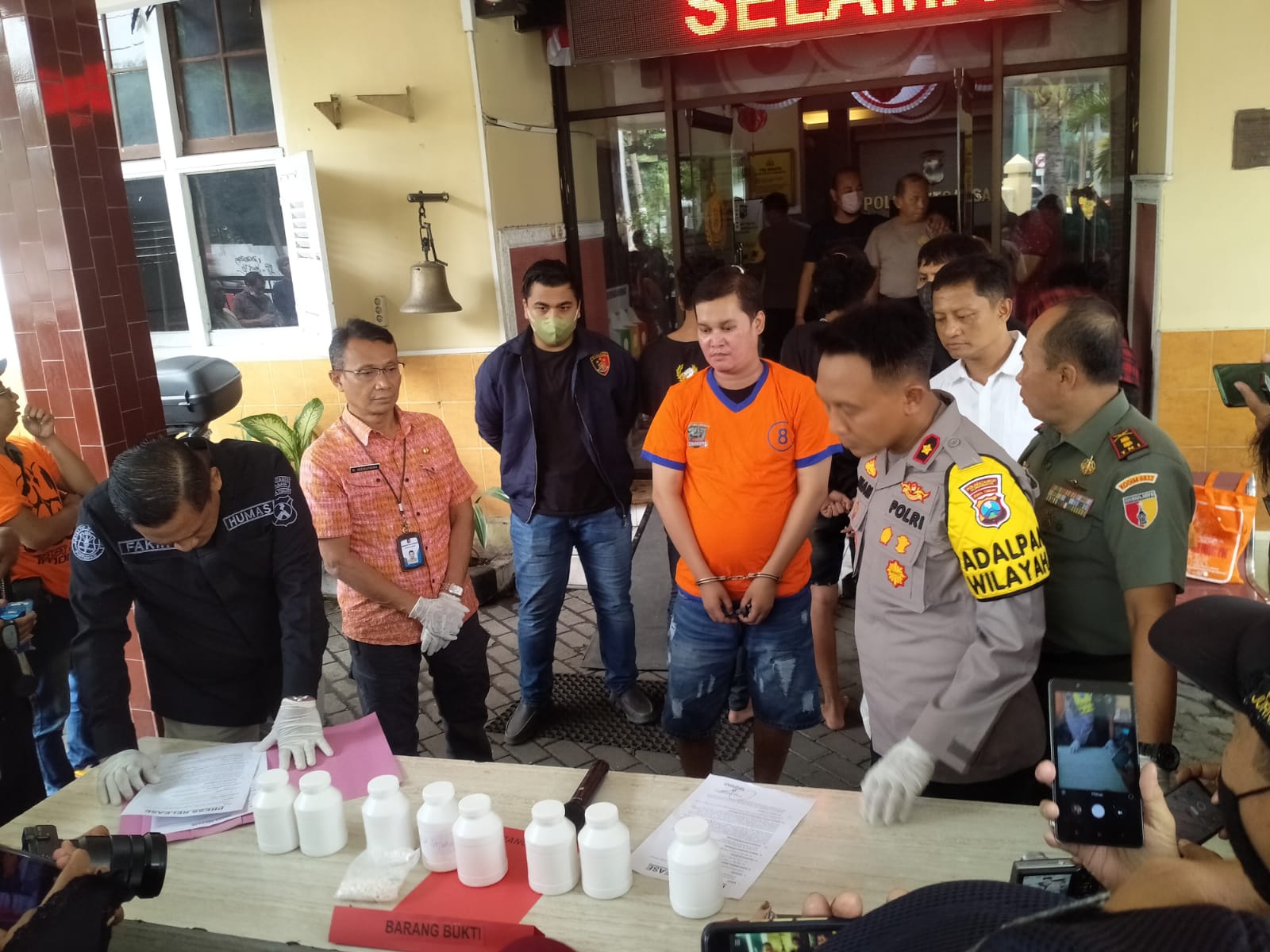 Polsek Tegalsari Surabaya Tangkap Pelaku Penyalahgunaan Obat-obatan