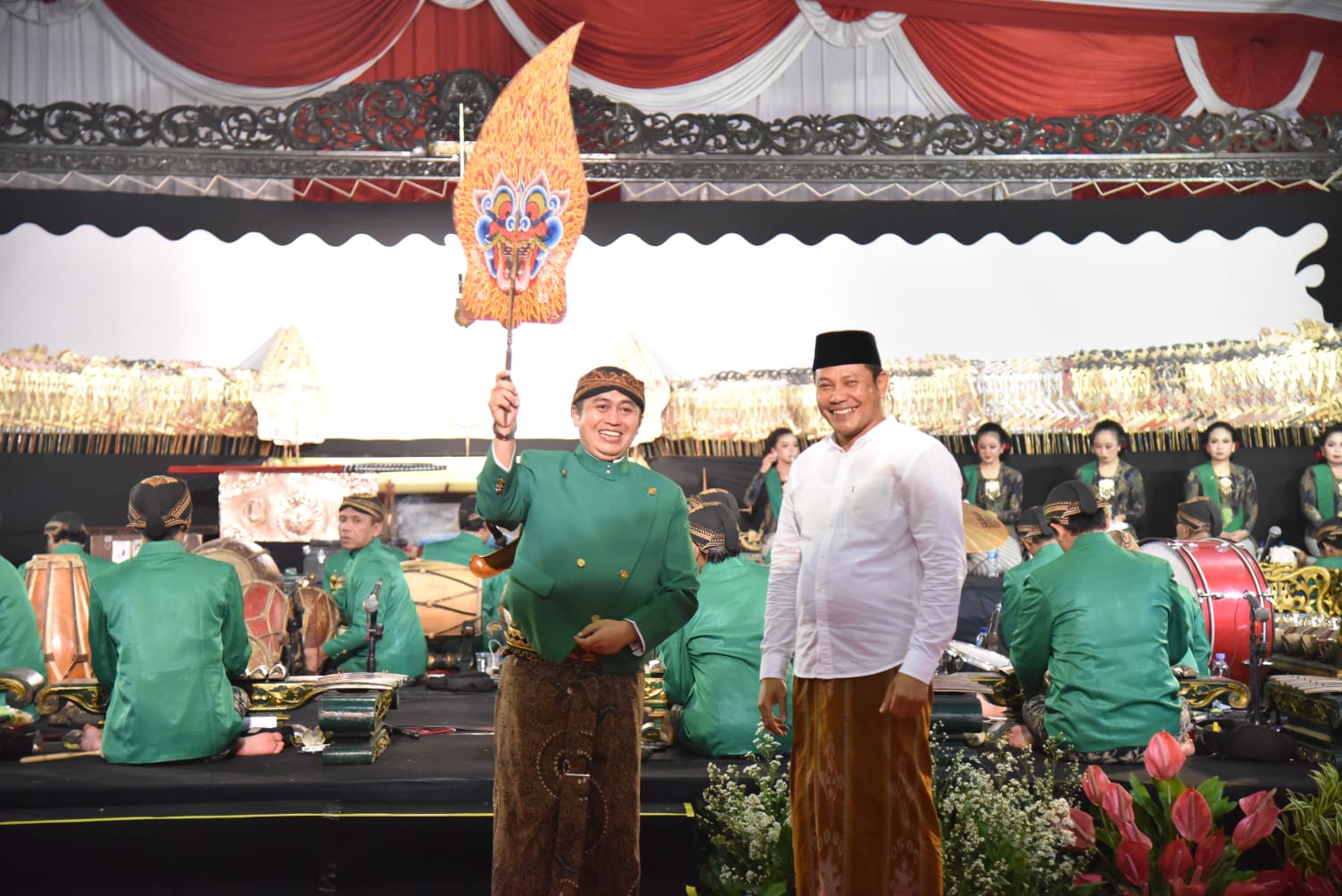Pagelaran Wayang Kulit Lakon Pandowo Krido Dalang Ki Cahyo Kuntadi Meriahkan Peringatan Hari Jadi Sidoarjo ke 164