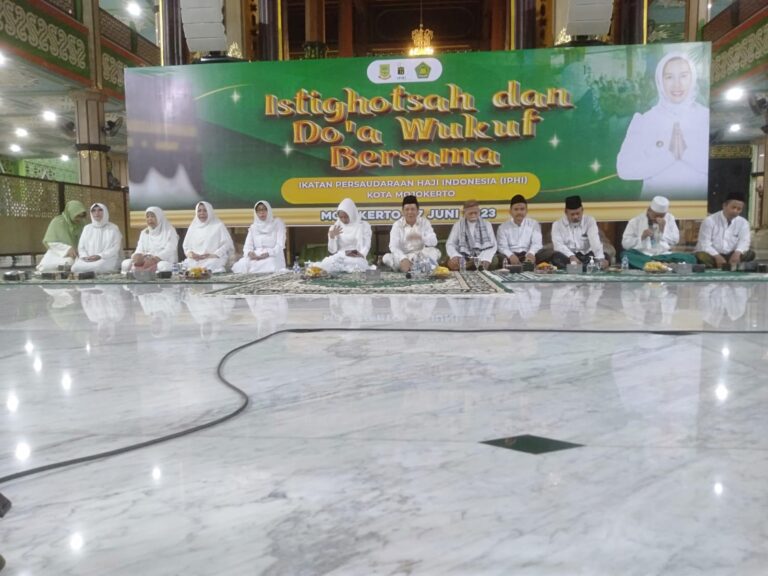 161 Jamaah Haji Kota Mojokerto Wukuf di Arafah, Ning Ita Menyapa Secara Virtual