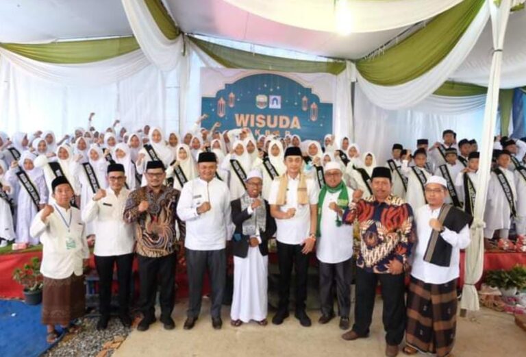 Pj Bupati Muaro Jambi Menghadiri Wisuda Akbar Tahfiz Qur'an Sekecamatan Jambi Luar Kota