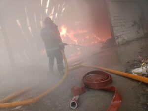 Call Center 112 Siaga 24 Jam, BPBD Gercep Atasi Kebakaran Pabrik Egg Tray