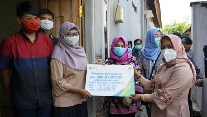 
					Setelah RT RW, Tahun 2021 Modin dan Pemandi Jenazah di Cover JKK-JKM oleh Pemerintah Kota Mojokerto