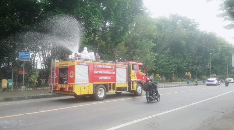 18 Kecamatan di Kabupaten Mojokerto Disemprot Disinfektan