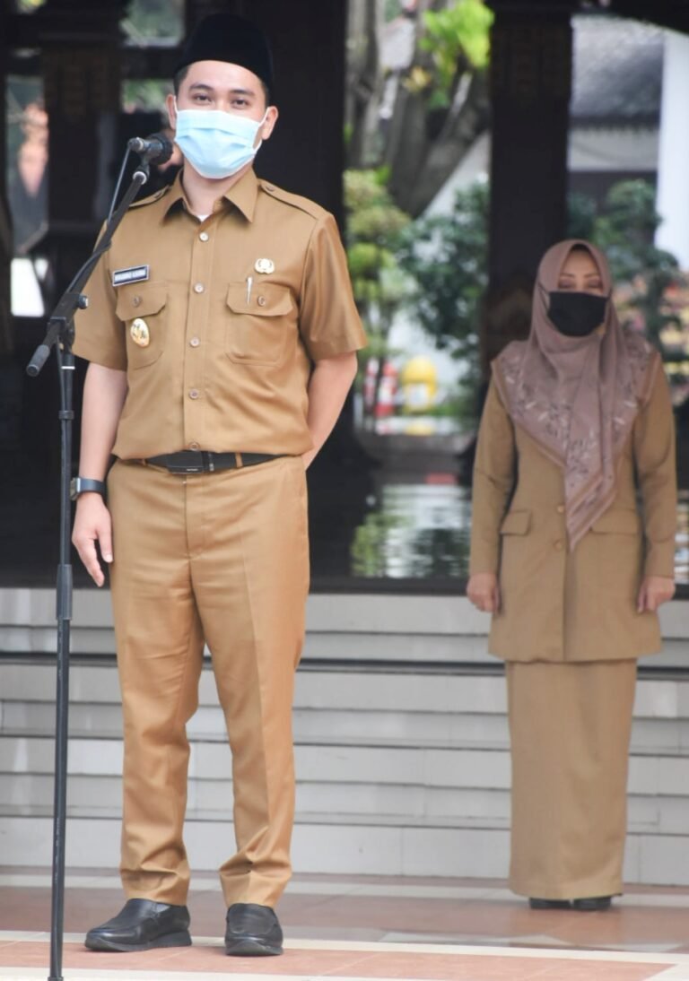 Hari Perdana Dinas, Bupati IKBAR, Meminta Taat Hukum dan Bekerja Efektif-Efisien