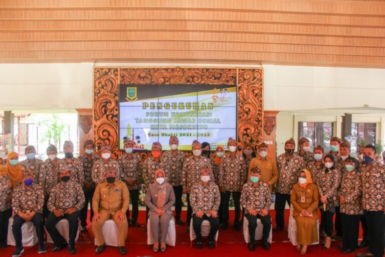Ning Ita Kukuhkan Forum Komunikasi CSR Kota Mojokerto