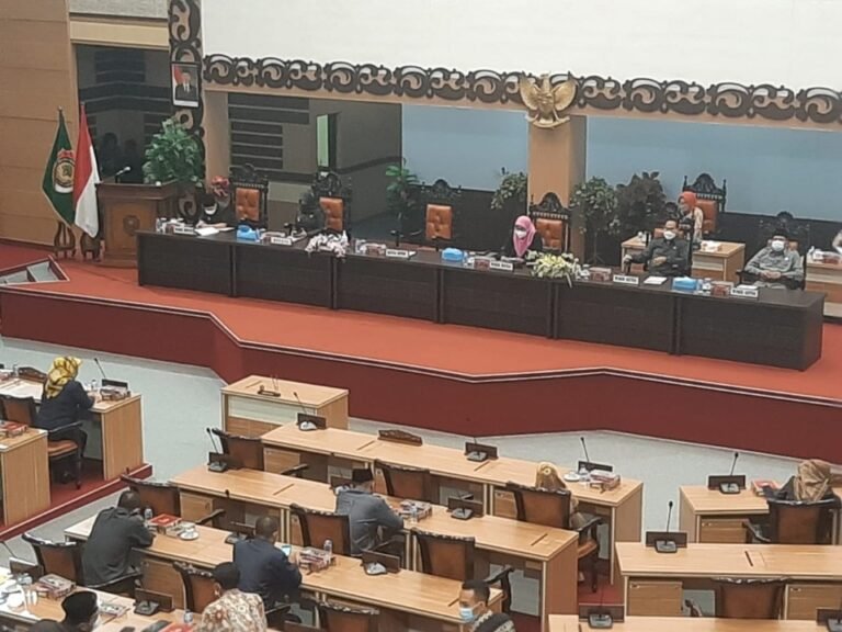 DPRD & Bupati Kabupaten Mojokerto Teken Berita Acara Persetujuan Bersama Raperda P-APBD 2021
