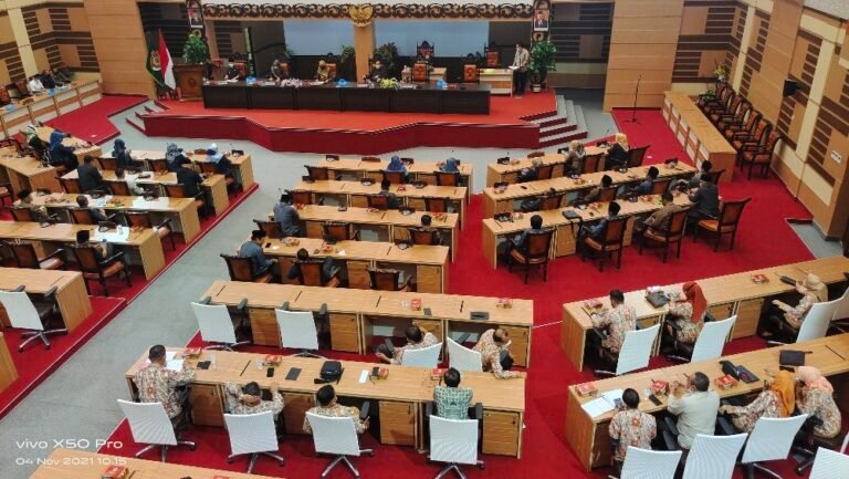 Nota Penjelasan APBD Kabupaten Mojokerto Meski Turun Masih Tembus 2,3 T Lebih