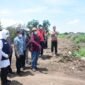 Bupati Ikfina Cek Normalisasi Sungai di Pungging dan Prokes Wisata