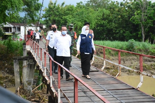 Bupati Mojokerto Cek Jembatan Ambles di Dusun Talunbrak