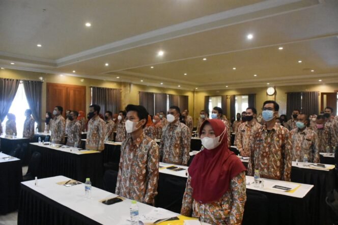 
					Bupati Ingatkan Manajemen Risiko dan Cermat Standar Harga
