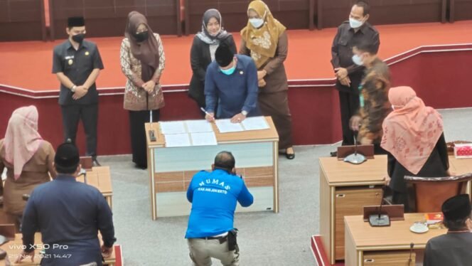 
					DPRD dan Bupati Telah Tetapkan Raperda Tentang APBD Tahun 2022
