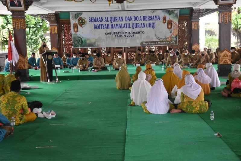 Bupati Ikfina Serahkan Hadiah untuk Hafidz-Hafidzah Juara MTQ