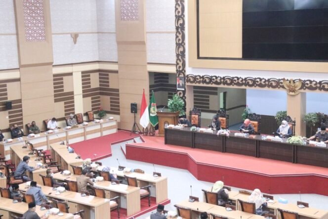 
					Bupati Mojokerto Sampaikan LKPJ Tahun 2021 Tentang Hasil Penyelenggaraan Pemerintah Daerahnya
