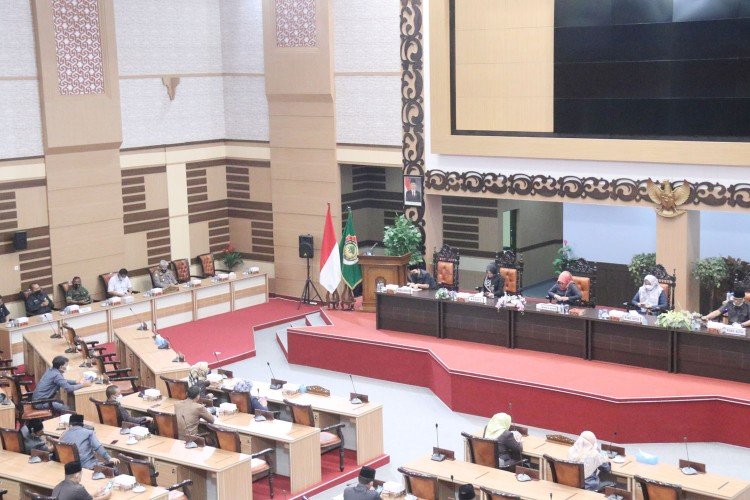 Bupati Mojokerto Sampaikan LKPJ Tahun 2021 Tentang Hasil Penyelenggaraan Pemerintah Daerahnya