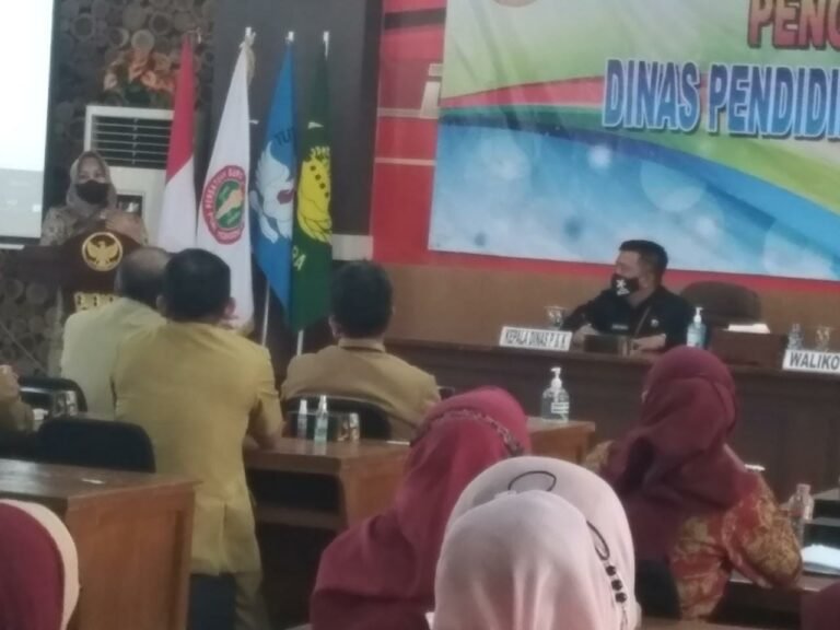 Ning Ita Menghadiri Acara Penguatan Peran Bunda Paud dan sosialisasi petunjuk teknis bantuan Operasional sekolah