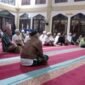 Banyak Cara Bersedekah Yang Kliru, Inilah Cara Bersedekah dan Bertransaksi Yang Benar