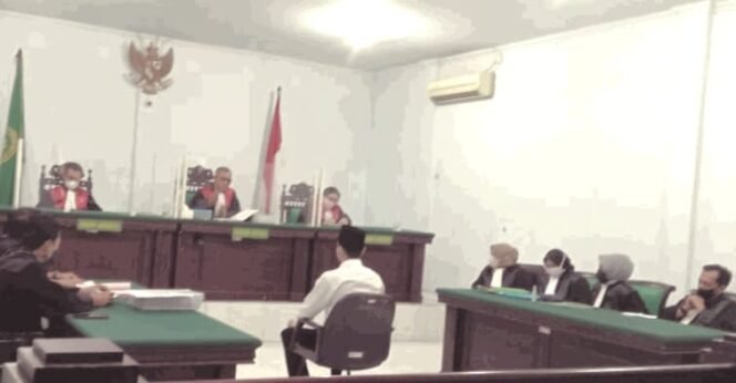 
					Terkait Kasus Aborsi, Bripda Randy Dituntut 3,5 Tahun Kurungan Penjara
