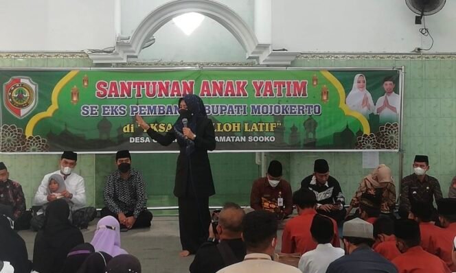 
					Bupati Mojokerto Beri Santunan LKSA Abdulloh Latif, Anak Panti Senang Sekali