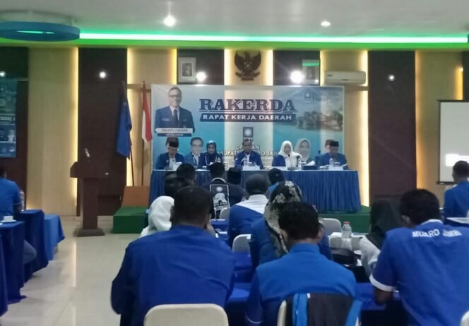 
					Hj. Masnah Busro Pimpin Rakerda PAN Muaro Jambi