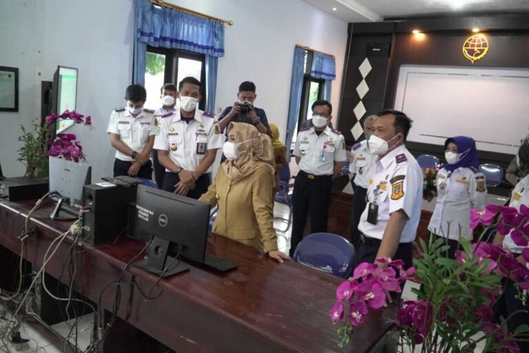 Guna Tingkatkan Pengawasan, Ning Ita Integrasikan CCTV Se-Kota Mojokerto Di Comand Center