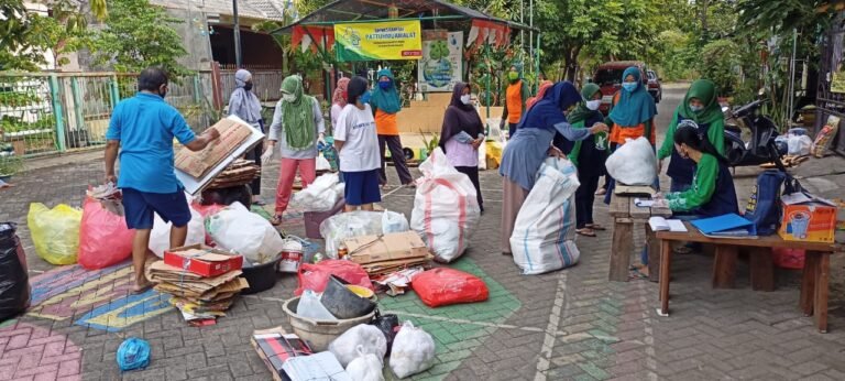 Bank Sampah Pattuh Muamalat Kecamatan Candi Kabupaten Sidoarjo Menjadi Percontohan Bagi Komunitas