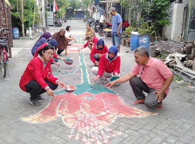 Menyambut HUT RI ke- 77, Warga Griya Kebonagung 1 Kompak Percantik Lingkungan