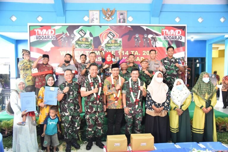 Bupati Sidoarjo Bersama Asintel Kasad Mayjen TNI Dedi Solihin Tinjau TMMD 2022 di Desa Rejeni Kecamatan Krembung