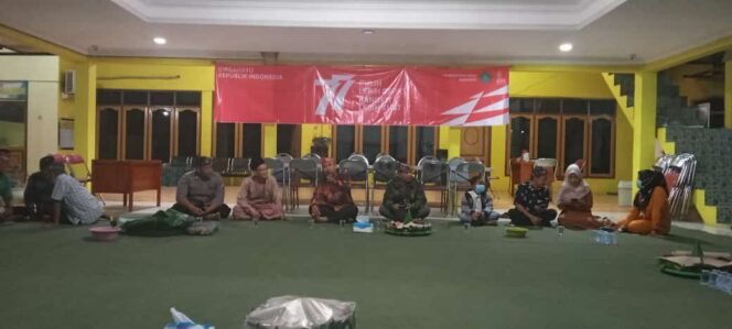 
					Memperingati Malam Hari Kemerdekaan RI Desa Kebaron Gelar Acara Tasyakuran