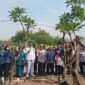 Selepas Upacara Bendera HUT ke-77 RI PemDes Kebaron Tabur Bunga Di Makam Umum