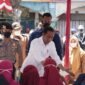 Jokowi Bagikan Bansos ke Pengunjung dan Pedagang Pasar Larangan Sidoarjo