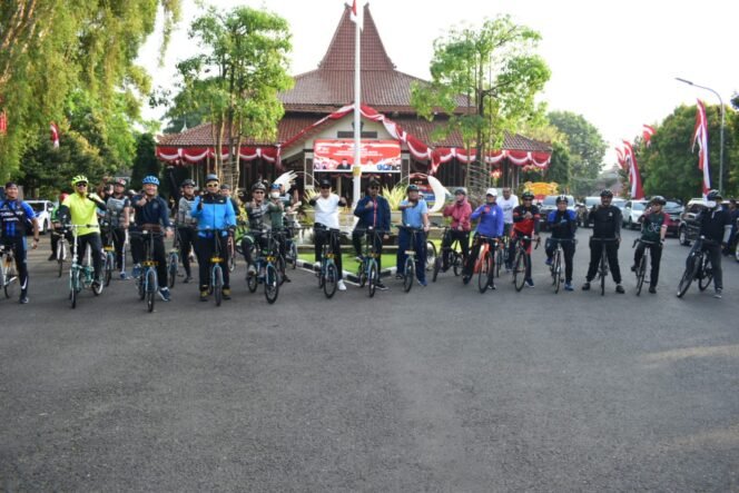 
					Saling Bersinergitas Gowes Pagi Bersama Forkopimda Sidoarjo