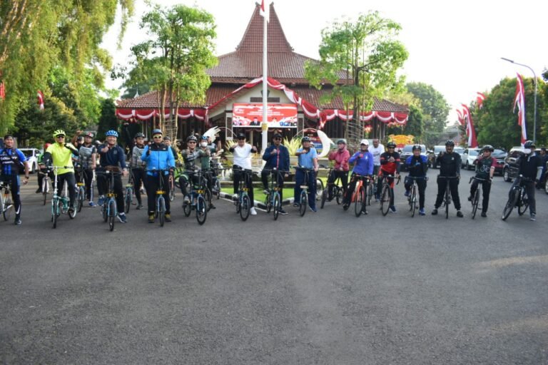Saling Bersinergitas Gowes Pagi Bersama Forkopimda Sidoarjo