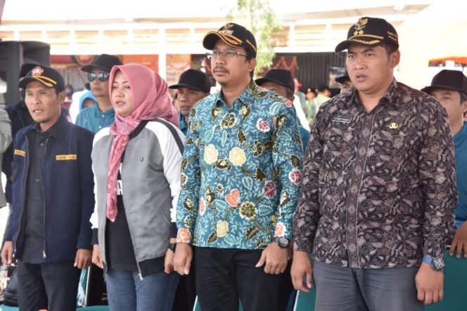 
					Bupati Gus Muhdlor Memberangkatkan 2.220 Pelajar Sekolah Untuk Mengikuti Lomba Gerak Jalan Pelajar