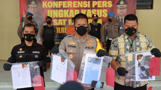 
					Pelaku Pembobol ATM Dua Mini Market Diringkus Satreskrim Polresta Sidoarjo 
