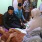 Wabup Subandi Jenguk Mantan Tukang Las Warga Pagerwojo yang Terbaring Sakit, Pastikan Tercover BPJS dan Terima Bantuan