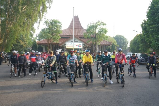 
					Jaga Kekompakan dan Perkuat Sinergitas, Forkopimda Sidoarjo Gowes Bersama
