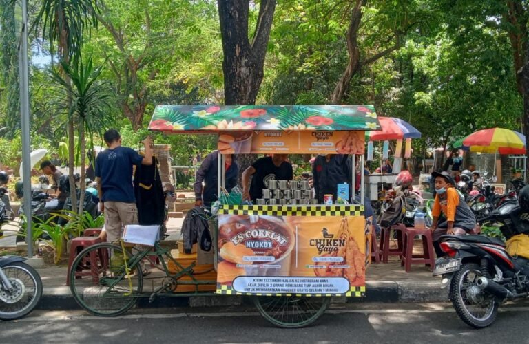 Perdana Es Coklat Nyokot Di Alun- Alun Sidoarjo