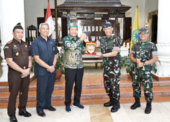 
					Wabup Sidoarjo menerima Kunjungan Kerja Danrem 084 Bhaskara Jaya