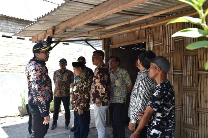 
					Gus Muhdlor Realisasikan Program Bedah Rumah Tidak Layak Huni, Tahun Ini Tetapkan 340 Sasaran