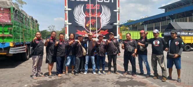 
					Komunitas Gerakan Sopir Jawa Timur Lakukan Demo Terkait Kenaikan BBM dan Pengisian BBM